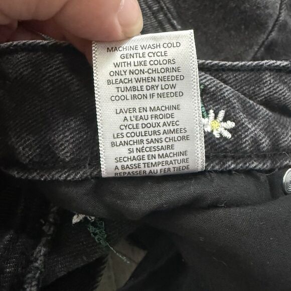 Tinseltown Women's Jr. Size 9 Black Daisy High Rise Distressed Mom Jeans - Picture 7 of 7